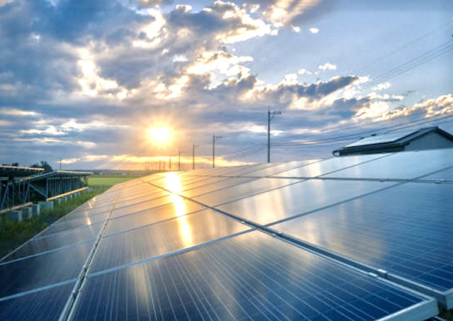 Archivo - Paneles solares