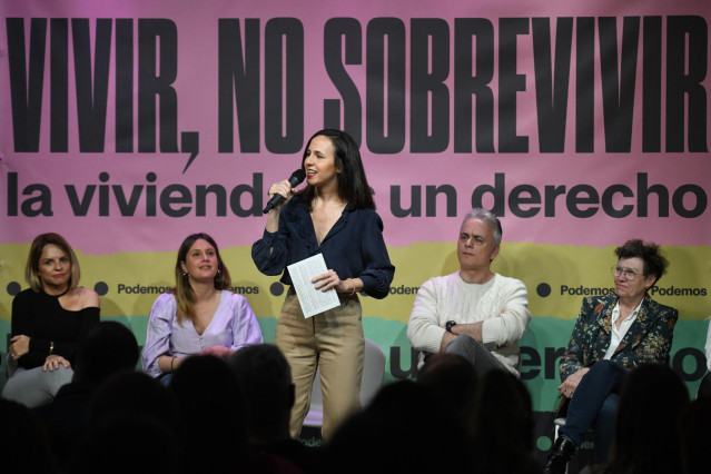 La secretaria general de Podemos y ministra de Derechos Sociales y Agenda 2030, Ione Belarra, interviene durante el acto de su partido ‘Vivir no sobrevivir. La vivienda es un derecho’, en la sede de Podemos, a 12 de marzo de 2023, en Madrid (España).