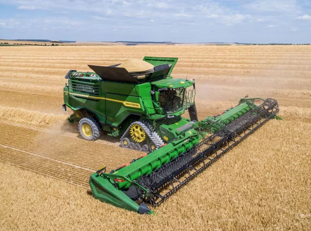 Archivo - Cosechadora de alto rendimiento modelo X9 1100 de John Deere