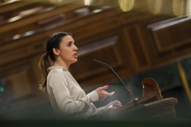 La ministra de Igualdad, Irene Montero, interviene durante una sesión plenaria, en el Congreso de los Diputados, a 29 de marzo de 2023, en Madrid (España).