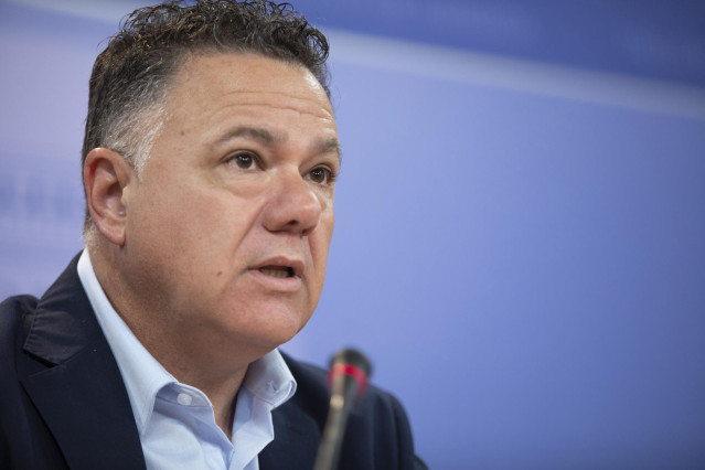El portavoz adjunto de Por Andalucía, Juan Antonio Delgado,  durante la ronda de ruedas de prensa de portavoces de los grupos parlamentario. A 22 de marzo de 2023, en Sevilla, (Andalucía, España).
