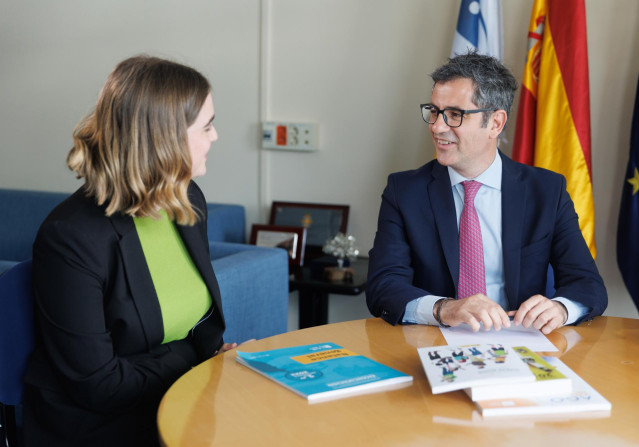 El ministro de la Presidencia, Relaciones con las Cortes y Memoria Democrática, Félix Bolaños, durante su visita al Consejo de la Juventud de España, a 12 de abril de 2023, en Madrid (España).