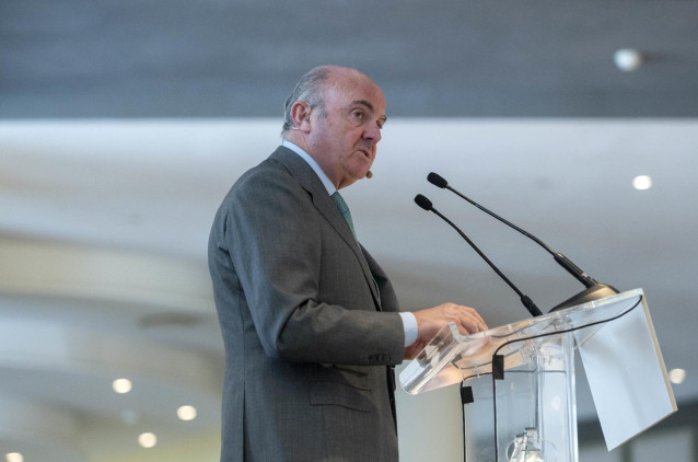 El vicepresidente del Banco Central Europeo, Luis de Guindos, interviene durante un almuerzo-coloquio organizado por la Asociación para el Progreso de la Dirección (APD) este miércoles.