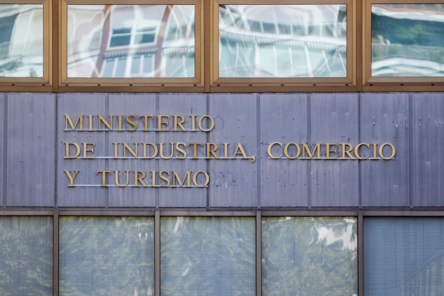 Archivo - Fachada de la sede del Ministerio de Industria, Comercio y Turismo, en Paseo de la Castellana, en una imagen de archivo.