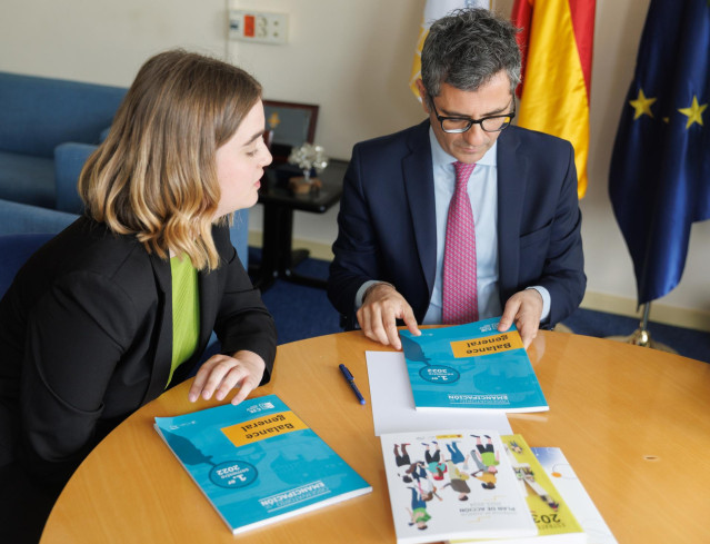 El ministro de la Presidencia, Relaciones con las Cortes y Memoria Democrática, Félix Bolaños, durante su visita al Consejo de la Juventud de España, a 12 de abril de 2023, en Madrid (España).