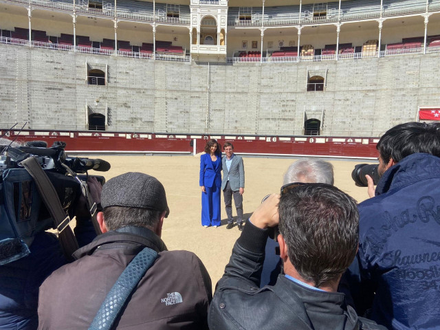 Isabel Díaz Ayuso y José Luis Martínez-Almeida en Las Ventas