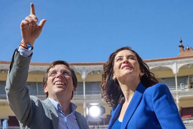 El alcalde de Madrid, José Luis Martínez-Almeida y la presidenta de la Comunidad de Madrid, Isabel Díaz Ayuso, durante la presentación de los candidatos del Partido Popular de Madrid a las alcaldías de los 179 municipios que conforman la región