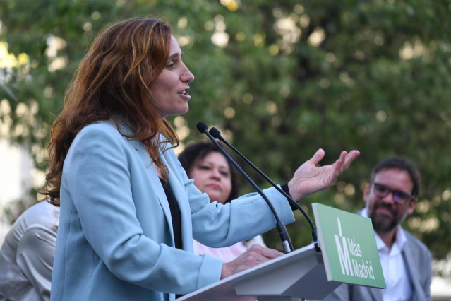 La candidata de Más Madrid a la Asamblea en las elecciones del 28M, Mónica García, interviene durante el primer acto de precampaña de Más Madrid, en la plaza Nelson Mandela