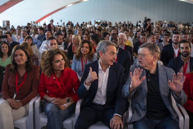 (I-D) La candidata del PSPV al Ayuntamiento de Valencia y actual vicealcaldesa, Sandra Gómez; la ministra de Hacienda, María Jesús Montero; el expresidente del Gobierno, José Luis Rodríguez Zapatero; y el presidente de la Generalitat, Ximo Puig; durante l