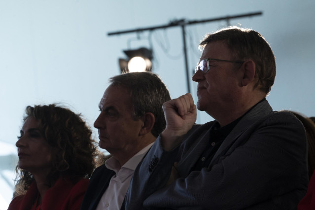 (I-D) La ministra de Hacienda y vicesecretaria general del PSOE, María Jesús Montero; el expresidente del Gobierno, José Luis Rodríguez Zapatero; y el 'president' de la Generalitat Valenciana, Ximo Puig