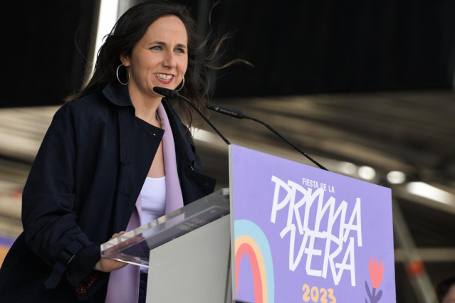 La secretaria general de Podemos y ministra de Derechos Sociales y Agenda 2030, Ione Belarra, interviene en la Fiesta de la Primavera de Podemos, a 15 de abril de 2023, en Zaragoza, Aragón (España).