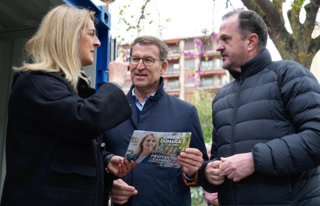 El presidente del PP, Alberto Núñez Feijóo, durante su visita de este sábado a Vitoria