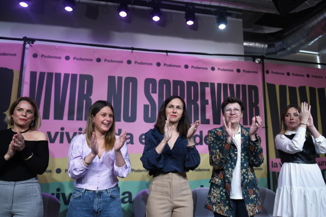 Archivo - (I-D) La candidata a la presidencia de Canarias y consejera de Derechos Sociales de Canarias, Noemí Santana; la coportavoz de Unidas Podemos en la Asamblea de Madrid, Alejandra Jacinto; la secretaria general de Podemos y ministra de Derechos Soc