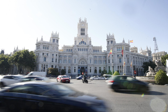 Archivo - Palacio de Cibeles, sede del Ayuntamiento de Madrid. A la derecha de la imagen, la Fuente de Cibeles.