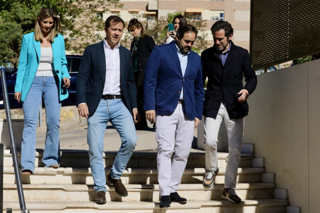 El vicesecretario de Cultura y Sociedad Abierta del Partido Popular, Borja Sémper, junto al presidente regional del PP, Paco Núñez; el candidato del PP a la Alcaldía de Toledo, Carlos Velázquez, y la secretaria regional Carolina Agudo.