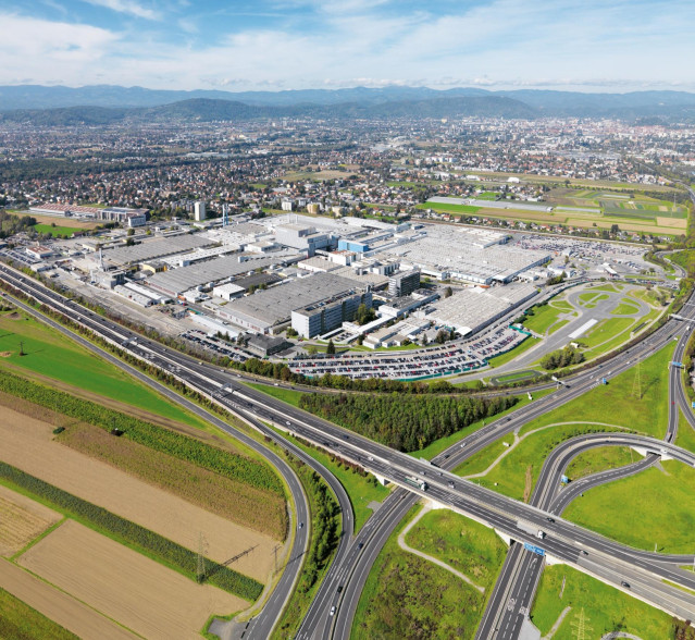 Archivo - Fábrica de Magna en Graz (Austria)