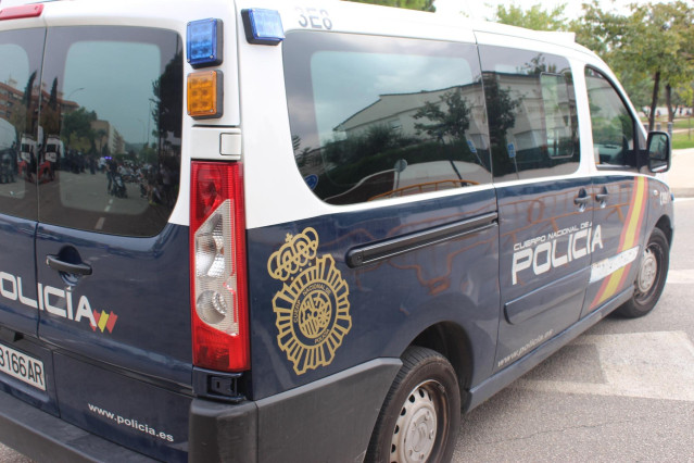 Archivo - Furgoneta policial