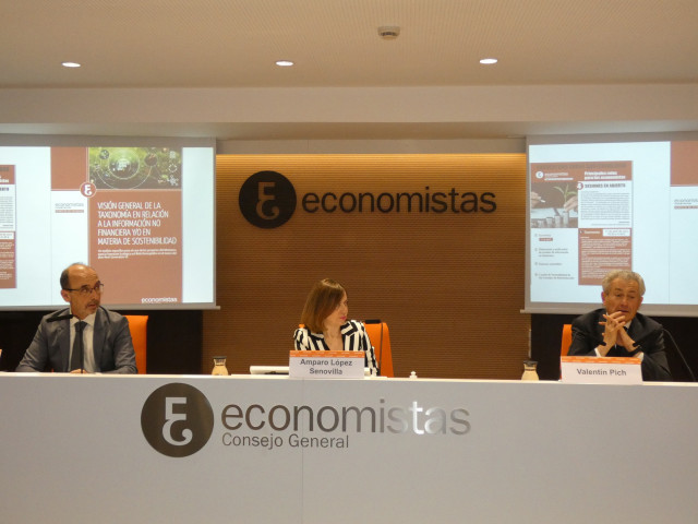 Presentación en el Consejo General de Economistas del estudio sobre taxonomía en materia de sostenibilidad.