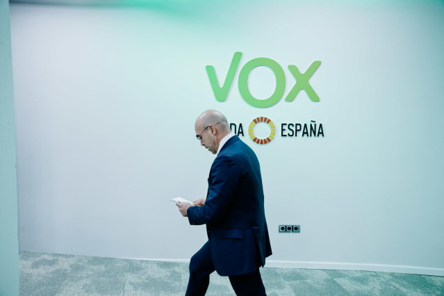 Archivo - El portavoz del Comité de Acción Política de Vox, Jorge Buxadé, a su llegada a una rueda de prensa del Comité de Acción Política de Vox, en la sede del partido, a 9 de enero de 2023, en Madrid (España). Durante la rueda de prensa, se ha anunciad