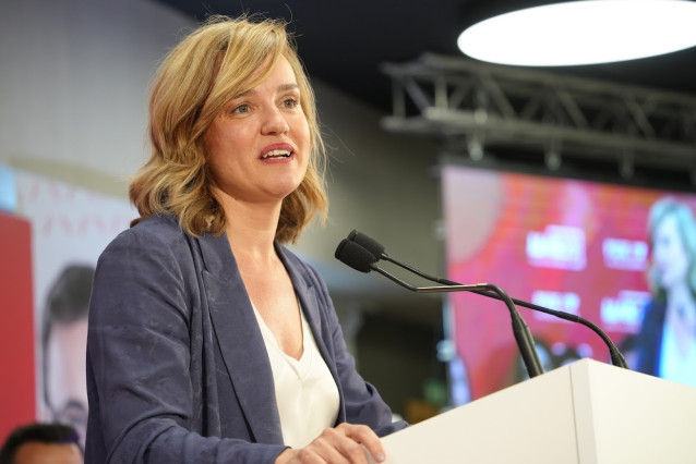 La portavoz del PSOE y ministra de Educación, Pilar Alegría, en un acto de partido en Villanueva de la Serena