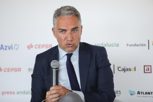 El coordinador del PP en España, Elías Bendodo, durante el turno de preguntas en el encuentro informativo organizado por Europa Press Andalucía (Sevilla)