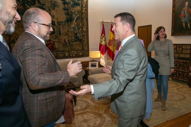 Archivo - El exsecretario de Organización de Cs en C-LM, Alejandro Ruiz, y el presidente de C-LM, Emiliano García-Page, en foto de archivo