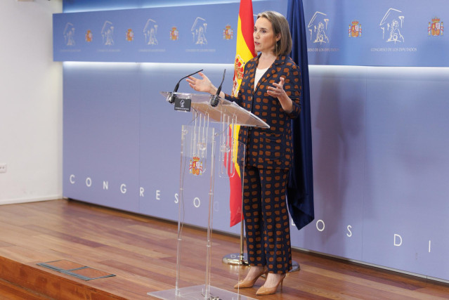 La portavoz del PP en el Congreso, Cuca Gamarra, en una rueda de prensa en el Congreso
