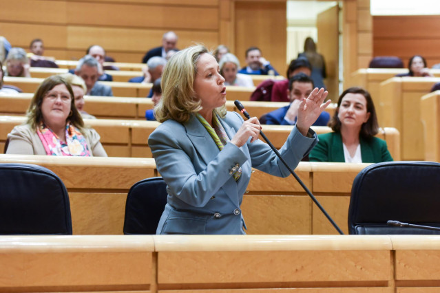 La vicepresidenta primera y ministra de Asuntos Económicos y Transformación Digital, Nadia Calviño, interviene durante una sesión de control al Gobierno en el Senado, a 28 de marzo de 2023, en Madrid (España). El Gobierno se somete a una sesión de control