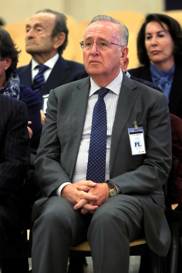 Archivo - El expresidente del grupo Pescanova Manuel Fernández de Sousa sentado en el banquillo de los acusados.