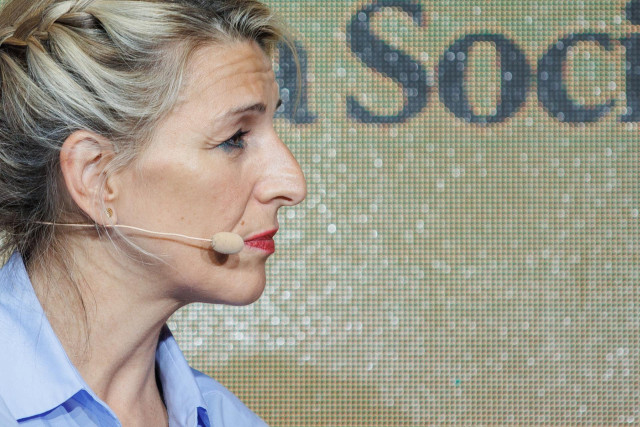 La vicepresidenta segunda y ministra de Trabajo y Economía Social, Yolanda Díaz, interviene durante el acto con motivo del 9º aniversario de Micromachismos, en el Espacio Rastro, a 12 de abril de 2023, en Madrid (España).