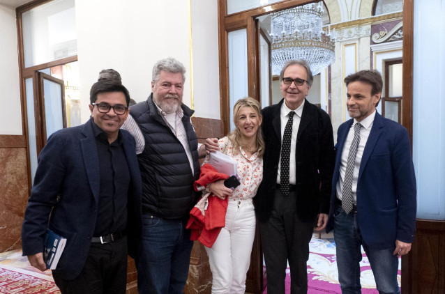 Archivo - (I-D) El secretario primero del Congreso y diputado de ECP, Gerardo Pisarello; el diputado de Unidas Podemos y coordinador de Alianza Verde, Juantxo López de Uralde; la vicepresidenta segunda y ministra de Trabajo y Economía Social, Yolanda Díaz