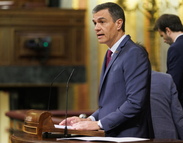 El presidente del Gobierno, Pedro Sánchez, interviene durante una sesión plenaria en el Congreso de los Diputados