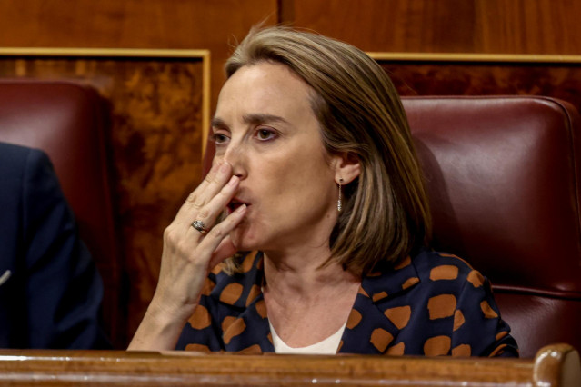 La portavoz del PP en el Congreso, Cuca Gamarra, durante una sesión plenaria en el Congreso de los Diputados
