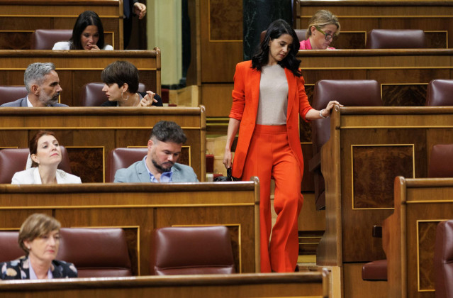 La portavoz de Ciudadanos, Inés Arrimadas, durante una sesión plenaria en el Congreso de los Diputados, a 19 de abril de 2023, en Madrid (España).