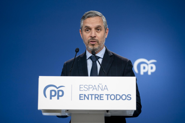 El vicesecretario de Economía del PP, Juan Bravo, durante una rueda de prensa, en la sede del PP, a 19 de abril de 2023, en Madrid (España).