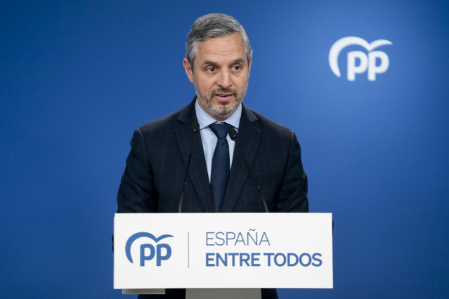 El vicesecretario de Economía del PP, Juan Bravo, durante una rueda de prensa, en la sede del PP, a 19 de abril de 2023, en Madrid (España).
