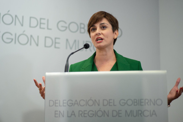 La ministra Portavoz, Isabel Rodríguez, interviene durante el acto de la toma de posesión de la delegada del Gobierno en Murcia, en la Delegación del Gobierno, a 14 de abril de 2023, en Murcia, Región de Murcia (España).