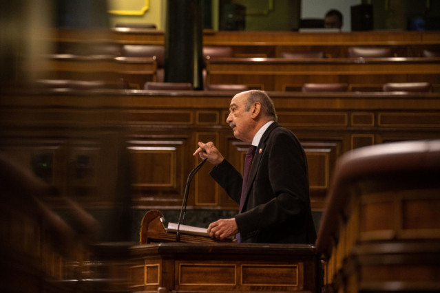 Archivo - El diputado del PRC José María Mazón interviene durante una sesión de control al Gobierno, en el Congreso de los Diputados, a 8 de febrero de 2023, en Madrid (España).