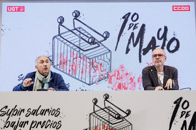 Los secretarios generales de UGT y CC00, Pepe Álvarez (i), y Unai Sordo (d), ofrecen una rueda de prensa en la sede de Comisiones Obreras (CCOO), a 20 de abril de 2023, en Madrid (España).