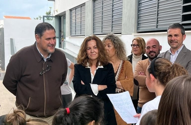 Archivo - El delegado de Desarrollo Educativo en Almería, Francisco Alonso, en una visita escolar.