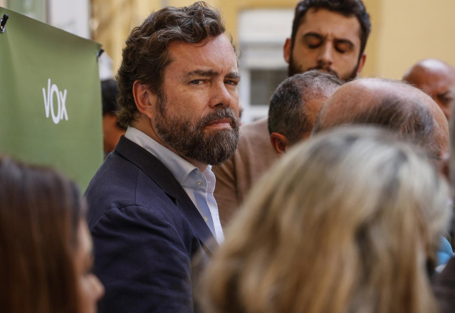 El portavoz de Vox en el Congreso, Iván Espinosa de los Monteros, asiste a la presentación de candidatos, en la Plaza de Luis Beltrán