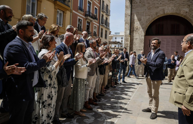 El portavoz de Vox en el Congreso, Iván Espinosa de los Monteros, asiste a la presentación de candidatos, en la Plaza de Luis Beltrán