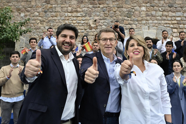 Archivo - El presidente del Partido Popular, Alberto Núñez Feijóo (c), la alcaldesa de Cartagena, Noelia Arroyo; y el presidente de la Región de Murcia, Fernando López Miras.