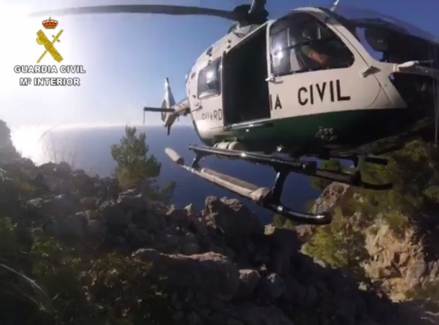Archivo - Imagen de archivo de un helicóptero del Grupo de Rescate de Montaña de la Guardia Civil (GREIM)