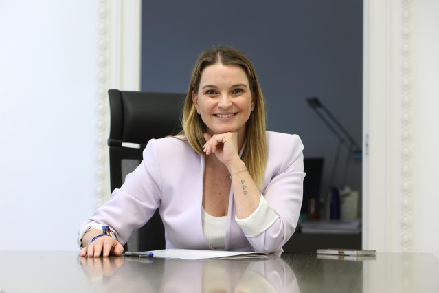 La líder del PP de Baleares y candidata a la presidencia del Govern, Marga Prohens, posa para una entrevista a Europa Press.