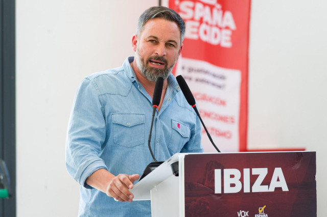 El presidente de Vox, Santiago Abascal, interviene un acto de precampaña en el Hipódromo de Sant Rafel, a 23 de abril de 2023, en Ibiza.