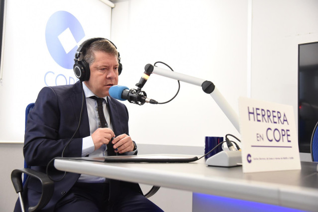 El presidente de C-LM, Emiliano García-Page, en la entrevista de Cope.
