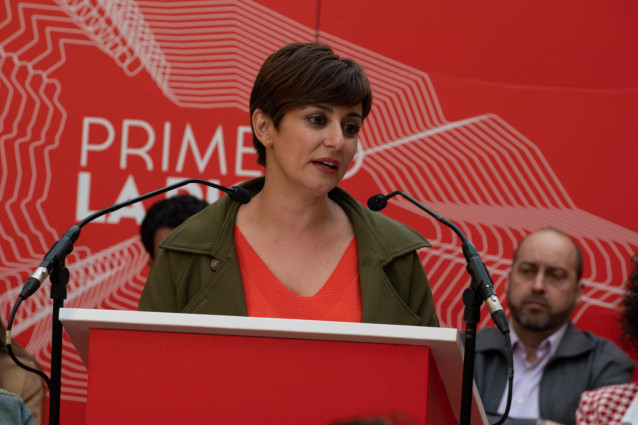 La ministra y portavoz del Gobierno de España, Isabel Rodríguez, interviene durante el acto de presentación de la candidatura del PSOE a la Alcaldía de Haro, en el Hotel Arrope, a 20 de abril de 2023, en Haro, La Rioja (España). Concha Andreu arropa en es
