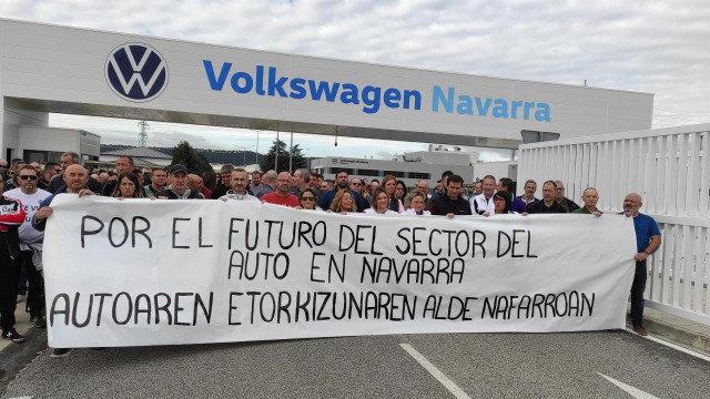 Trabajadores del sector de automoción piden al Grupo Volkswagen que la planta de Landaben siga siendo 