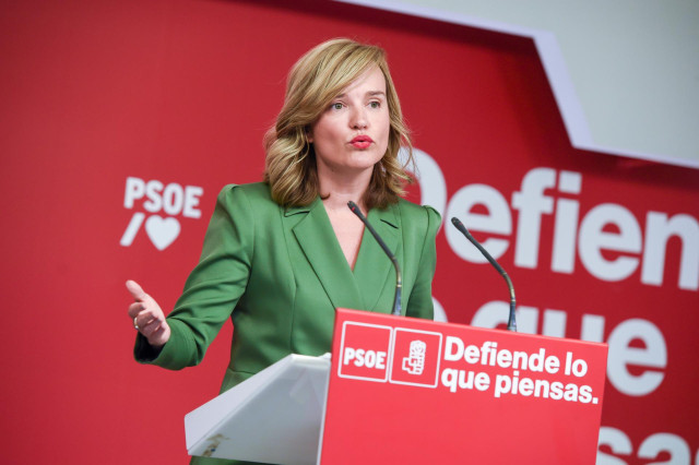 La ministra de Educación y portavoz del PSOE, Pilar Alegría, durante una rueda de prensa, en la sede del PSOE, a 24 de abril de 2023, en Madrid (España). La rueda de prensa ha tenido lugar tras la reunión del Comité Electoral del PSOE.
